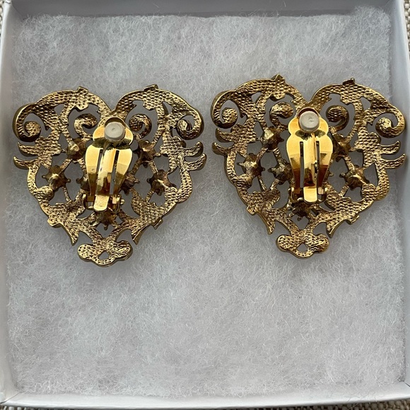 Vintage 1990’s Barrera for Avon open heart scroll antique gold clip on earrings. - Picture 4 of 12